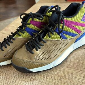 Nike Okwahn II in EUC Unisex Athletic/Hiker in Sz Mens 6.5 (equiv to Woman’s 8)